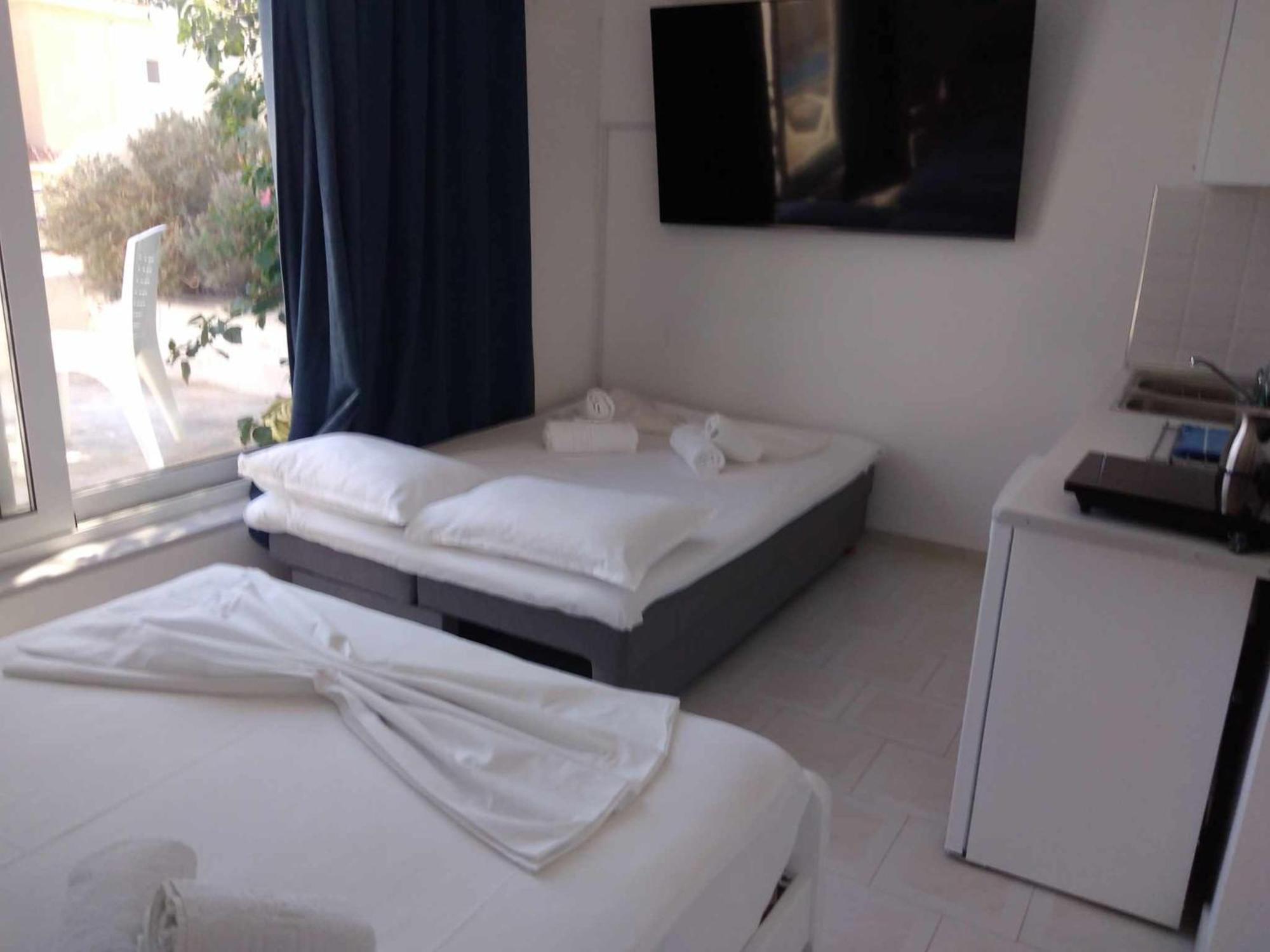 Blue Dolphin Studios And Apartment Vagia  Buitenkant foto